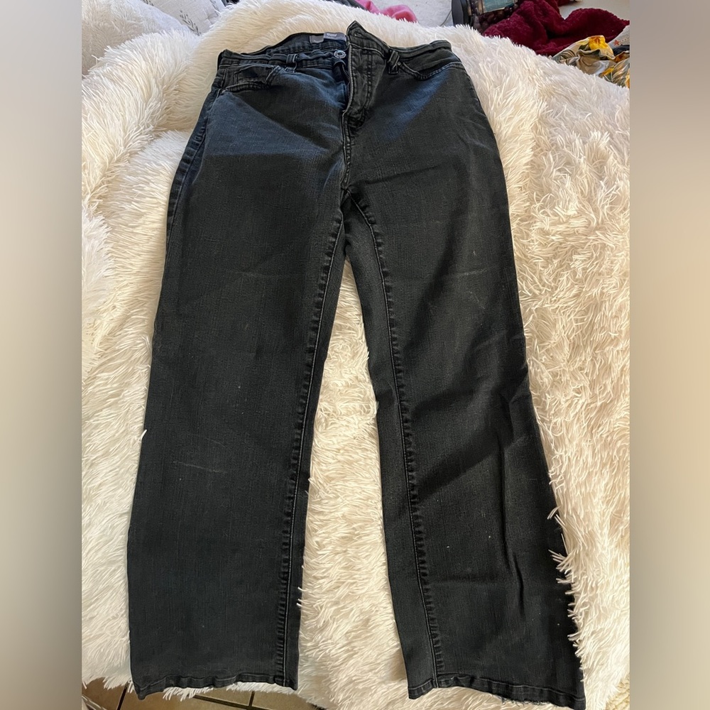 LEVI’s - Picture 2 of 3